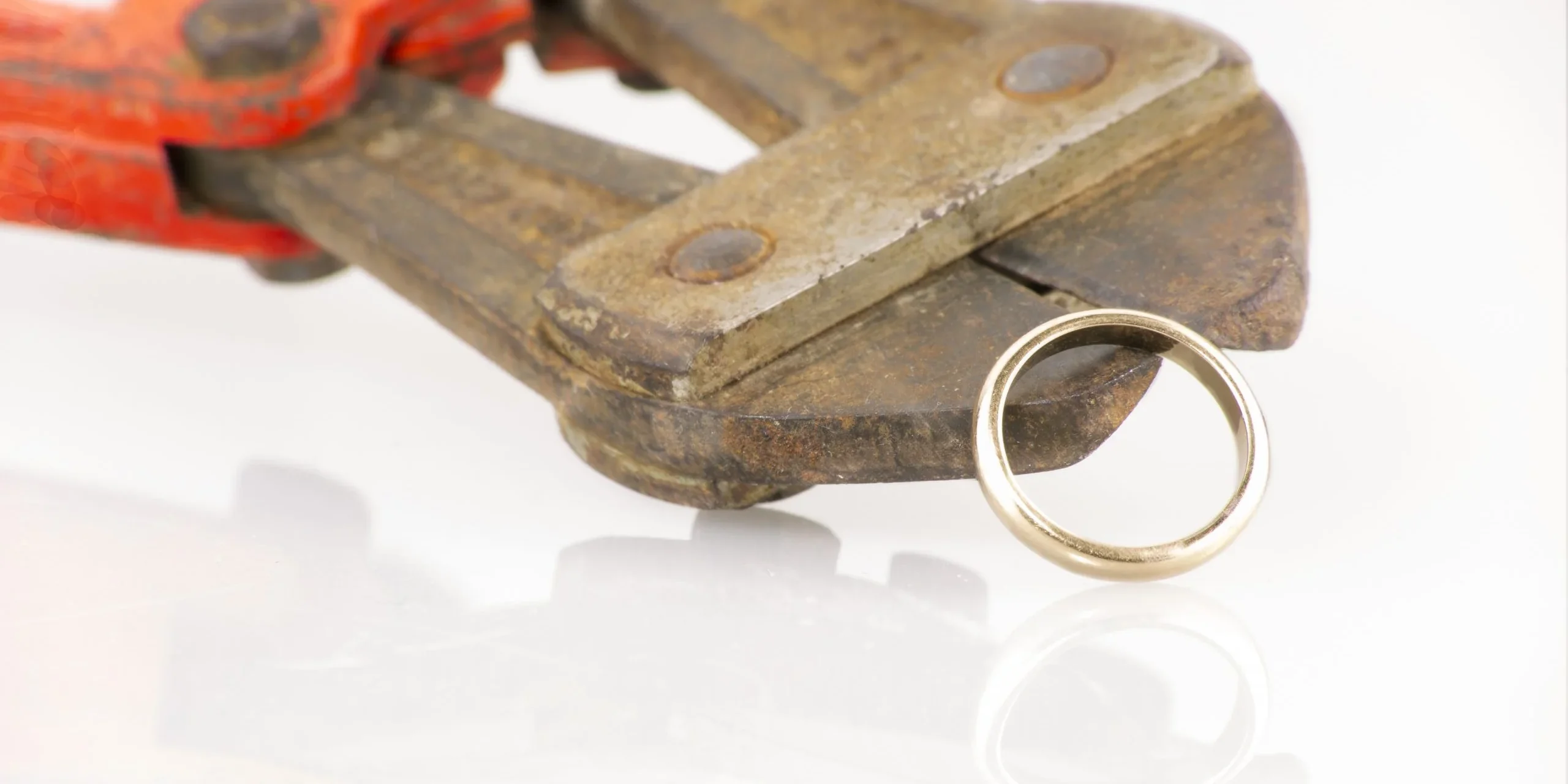 cutting the wedding ring cutter and wedding ring -cutting the wedding ring. SEPARATION-co parenting for your kids